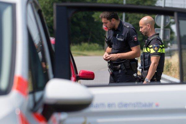 انحراف یک خودرو به درون کافه ای در هلند، راننده بازداشت شد