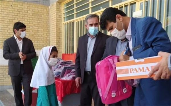 کمک 600 میلیون ریالی خیر نیک اندیش به دانش آموزان بهمئی یاری 600 میلیون ریالی خیر نیک اندیش به دانش آموزان بهمئی